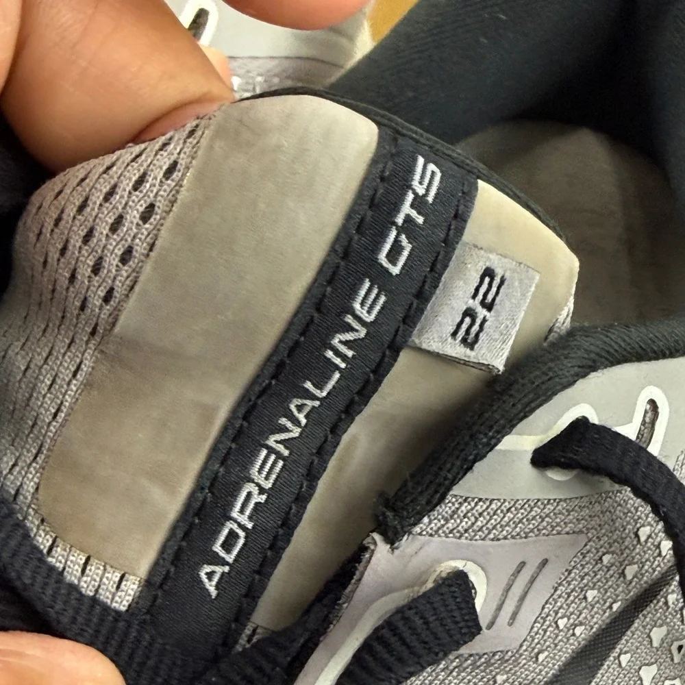Brooks Adrenaline GTS 22 Mens Running Shoes Grey Black 1103661D012 Size 11.5 D